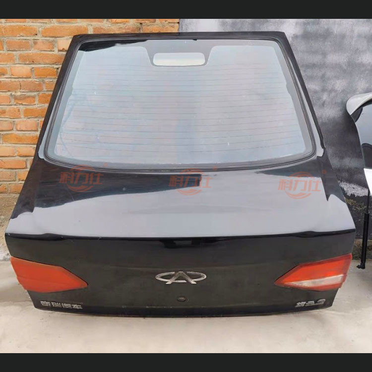 Original disassembled parts of the trunk lid of C-h-ery Qiyun 2 from 2011