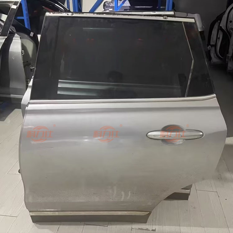 Original disassembled parts of the left and right doors fo H-a-val H7 car